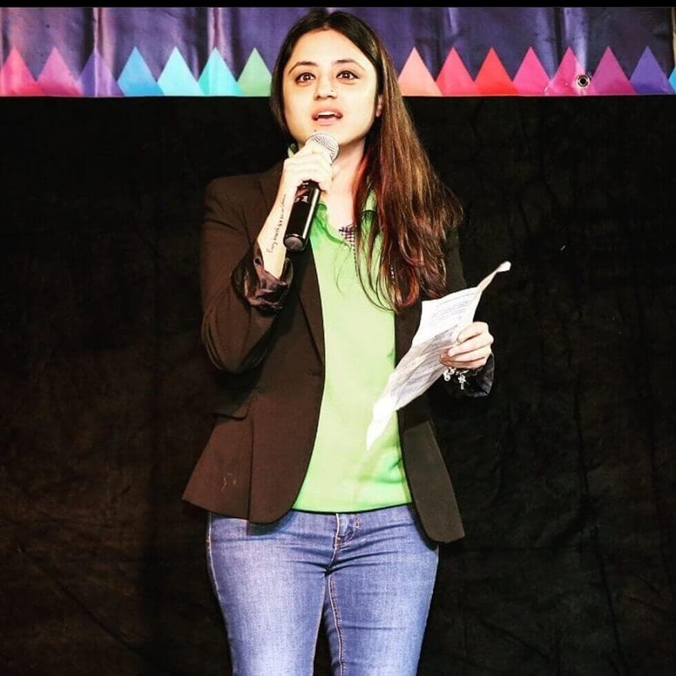 Sakshi-On-stage